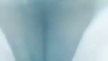 Cute village girl exposes her nude XXX curves in hot Desi video