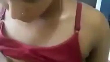 Slim Bangladeshi Bhabhi exposes bush in XXX video for her XXX lover