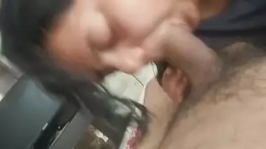 Hard Dick Sucking Girl Records A Video While Bf Is Working