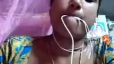 Before wedding aroused groom asks Indian bride-to-be to show boobs