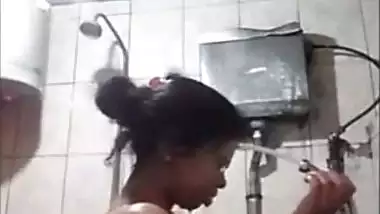 Local bhabhi selfie in the bathroom