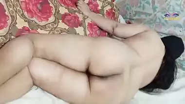 desi paki bhabhi Netu showing her beautiful assets white big boobs and big ass in striptease style