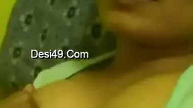 desi mom pulls green T-shirt down and flashes dark nipples in sex show