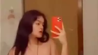 Sexy GF nude pics and viral nude videos spread