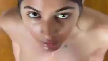 Horny Desi Girl Latest Exclusive Viral Video Ft Full NUDE Giving BJ pissing slapped
