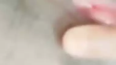 Hot XXX striptease video of the Sri Lankan Desi wife with lush lips