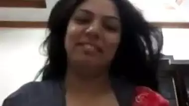 Horny Desi mom impresses with immense XXX boobs during webcam show