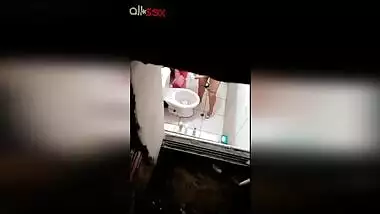 Sexy arab wife takes a piss - spy XXX video from a hotel toilet
