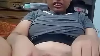 Indian with a sex body performs a XXX masturbation with a thin pen