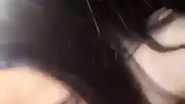 Delhi babe gives a sexy blowjob in Indian sex video