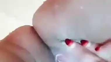 Chubby Desi XXX bitch showing her big melons and pussy on cam