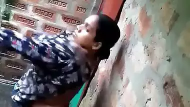 Wet bhabhi changing dress caught after nude bath