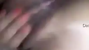 Babe called her Indian admirer to show her breasts and masturbate in porn chat