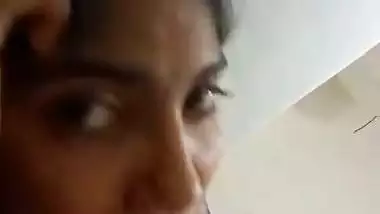 Kinky lover shoots his desi GF’s blowjob MMS
