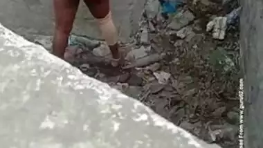 Caught lewd aunt for quick masturbating outdoor, scandal desi XXX mms