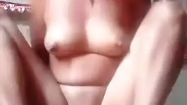 Beautiful Desi XXX girl’s nude MMS show at home where she exposes pussy