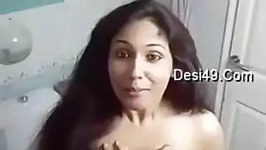 Desi girl tip her hand looking into camera showing XXX boobs off