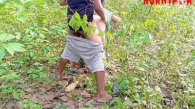 Very Risky Sex, Nepali Bhabi Mujhko Jungle Le Gaya Aur Mera Godh Par Chad K Choda
