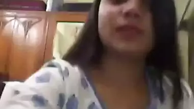 Girlfriend wants fuck and showing naked pussy pics