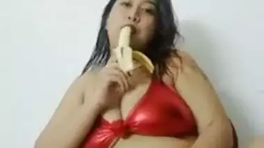 Busty Desi bitch exposes her XXX curves and eats banana on the cam