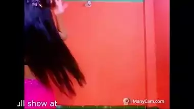 Amateur cam girl does a sexy dance for her fans on a romantic song