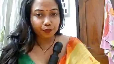 DreamGirl Youtuber live cam removing saree and blouse