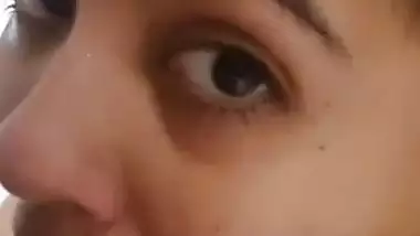 Seductive eyes girlfriend Indian blowjob in nudity