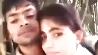 Nothing can stop Desi lovers from hugging and XXX kisses in nature