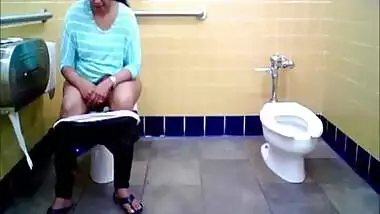 Sexy Marathi Aunty Peeing In Public Toilet