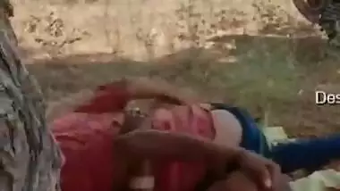 Desi village aunty caught fucking in khet