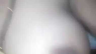 Desi bhabi fingering pussy