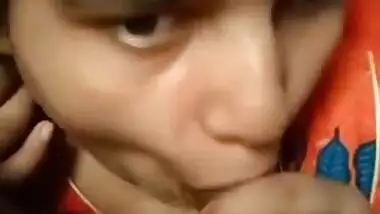 Porn of Desi woman who makes XXX man happy with the help of her mouth